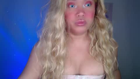 Snapshot of emmawatsoons chatting on January 29, 2025, 8:25 pm YourDreamGirl Emma  online show from January 29, 2025, 8:25 pm