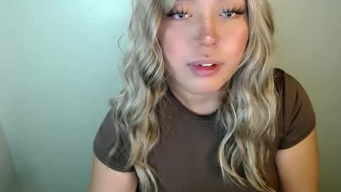 Snapshot of emmawatsoons chatting on September 26, 2025, 4:38 am YourDreamGirl Emma  online show from September 26, 2025, 4:38 am