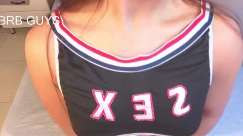 emmi_collins online show from October 6, 2025, 7:33 pm