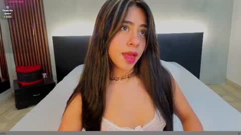 emmi_collins online show from June 9, 2026, 9:15 pm