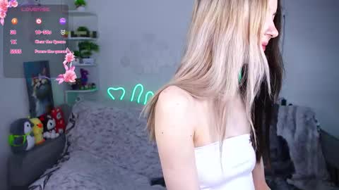 emmie_everly online show from March 12, 2026, 12:11 pm