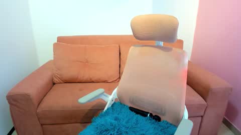 Emmi online show from January 6, 2026, 2:21 pm