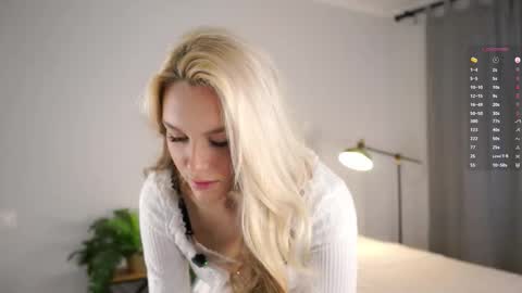 Aurora online show from October 27, 2025, 6:06 am