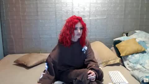 Emmily000 online show from January 13, 2026, 11:43 pm