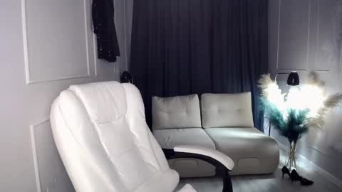 emmmam online show from October 16, 2025, 11:11 am