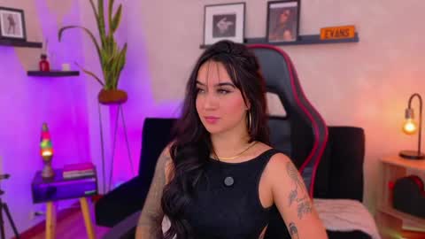 Emmy Evans  online show from February 5, 2026, 7:51 pm