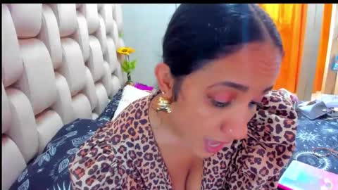 emperatriztapia online show from February 22, 2025, 9:04 pm