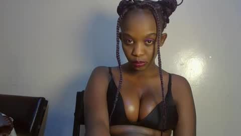 empress_emma online show from April 16, 2026, 9:39 pm