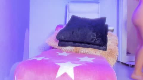 Snapshot of emy_colee chatting on January 15, 2025, 2:13 pm Emy online show from January 15, 2025, 2:13 pm