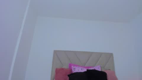 Snapshot of emy_colee chatting on October 10, 2025, 4:22 am Emy online show from October 10, 2025, 4:22 am