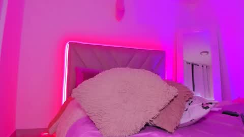 Emy online show from November 16, 2025, 3:34 am