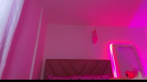 Snapshot of emy_colee chatting on January 19, 2026, 12:42 pm Emy online show from January 19, 2026, 12:42 pm