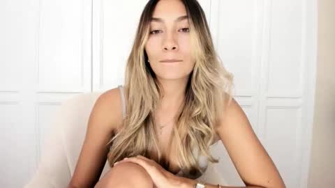 emyconneer online show from January 10, 2026, 12:34 am