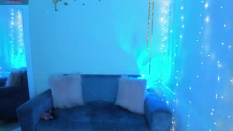 EMYLY  online show from March 9, 2025, 6:32 pm