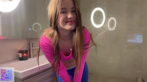 Mia online show from February 7, 2025, 9:04 pm