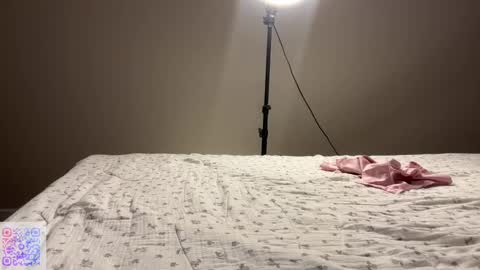 Mia online show from February 12, 2025, 4:33 am