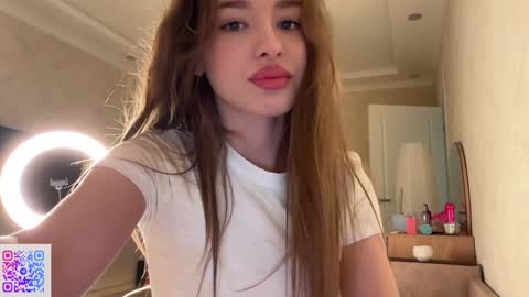 Mia online show from September 12, 2025, 11:37 pm