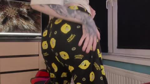 Enker online show from April 10, 2026, 5:28 pm