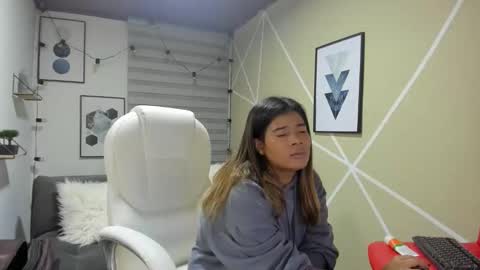 Enma clark online show from November 25, 2025, 3:50 am