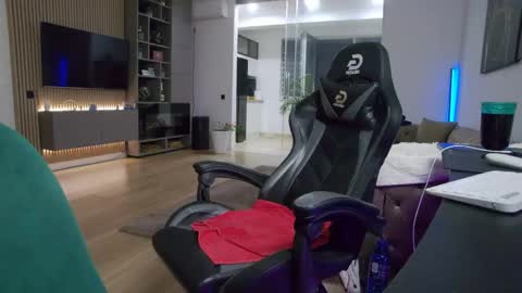 Erik online show from May 25, 2026, 6:25 pm