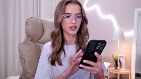 entya online show from November 3, 2025, 6:58 am