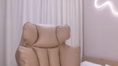 entya online show from November 18, 2025, 6:40 am