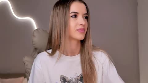 Snapshot of entya chatting on February 5, 2026, 7:35 am entya online show from February 5, 2026, 7:35 am