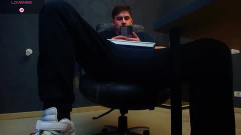 EnzoRace online show from November 7, 2025, 6:35 am