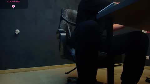 EnzoRace online show from November 12, 2025, 5:30 am