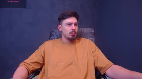 EnzoRace online show from December 4, 2025, 6:01 am