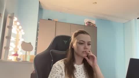 Lily online show from March 10, 2026, 5:34 am