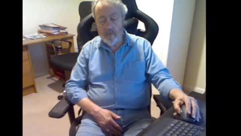 erasmus_d online show from September 26, 2025, 5:28 pm