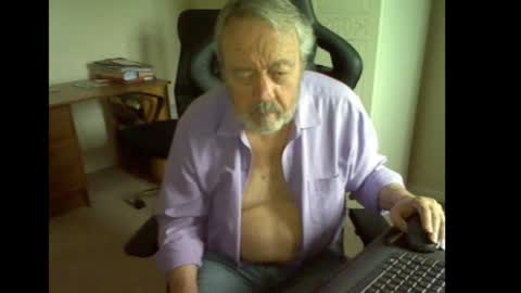 erasmus_d online show from September 29, 2025, 5:07 pm