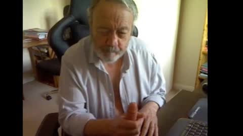 erasmus_d online show from October 1, 2025, 5:08 pm