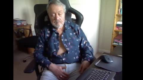 erasmus_d online show from March 15, 2026, 5:52 pm