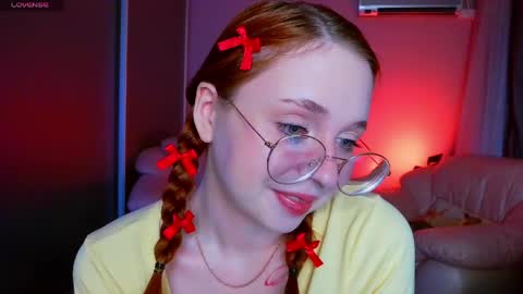 Erica 3 online show from May 17, 2026, 1:25 am