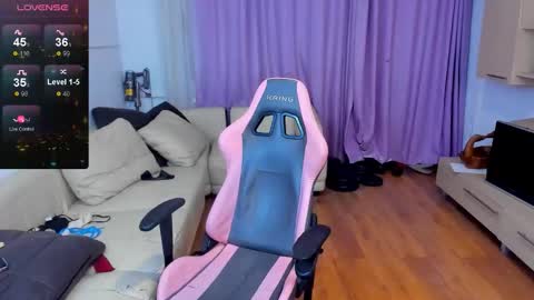 Erika online show from November 4, 2025, 3:27 am