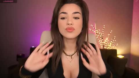 Erica online show from November 17, 2025, 6:52 am