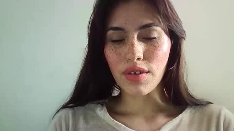 Erika online show from November 7, 2025, 7:47 pm