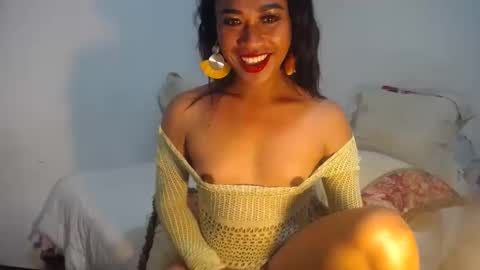 Snapshot of erika_madrigal chatting on December 21, 2024, 12:53 am erika_madrigal online show from December 21, 2024, 12:53 am