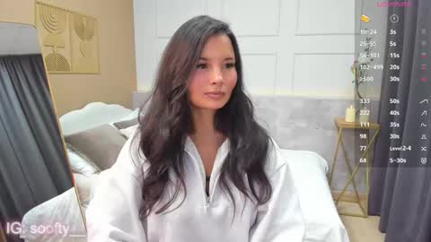 Erika online show from November 18, 2025, 5:23 am