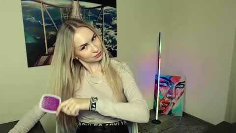 Erika online show from November 10, 2025, 1:10 pm