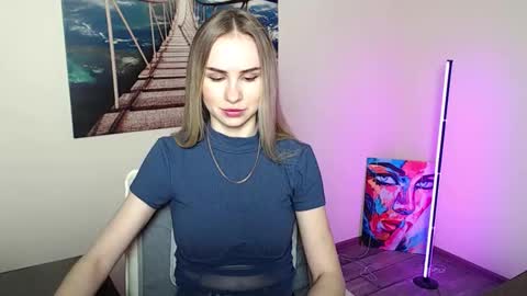 Erika online show from April 17, 2026, 12:08 pm