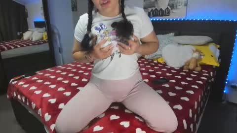 Snapshot of erikagold chatting on May 2, 2026, 3:33 am ErikaGold online show from May 2, 2026, 3:33 am