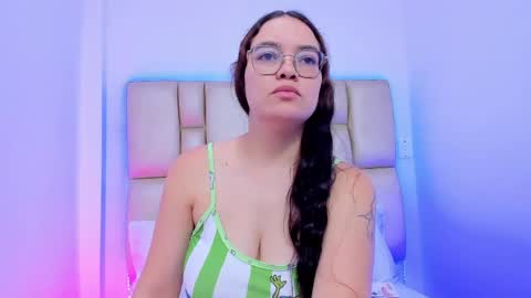 Erika online show from May 1, 2026, 12:54 pm