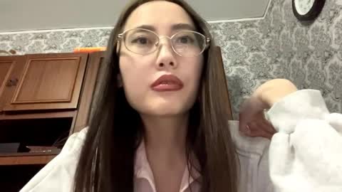 Snapshot of erinnthurmond chatting on May 27, 2026, 4:26 pm Luna online show from May 27, 2026, 4:26 pm