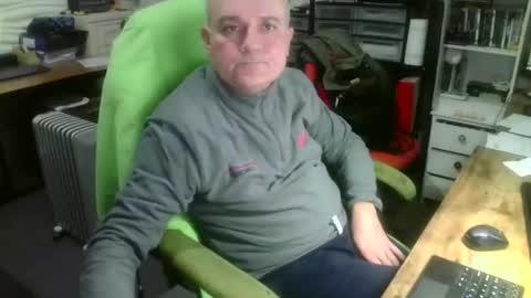 ernello online show from December 4, 2025, 1:53 pm