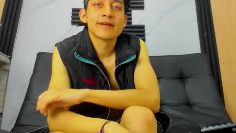 Snapshot of eros_fang chatting on October 17, 2025, 12:19 pm eros_fang online show from October 17, 2025, 12:19 pm