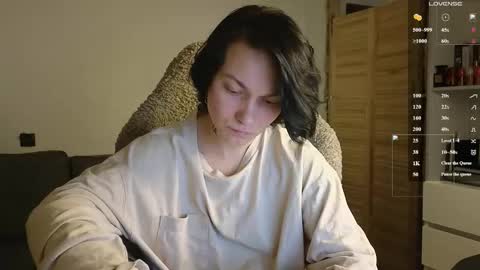 esajukyy online show from February 22, 2026, 3:54 pm