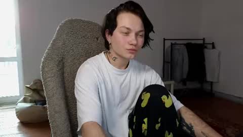 esajukyy online show from July 12, 2026, 1:46 pm